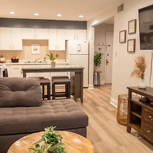 2 Bedroom In The Heart Of Apartment Columbus